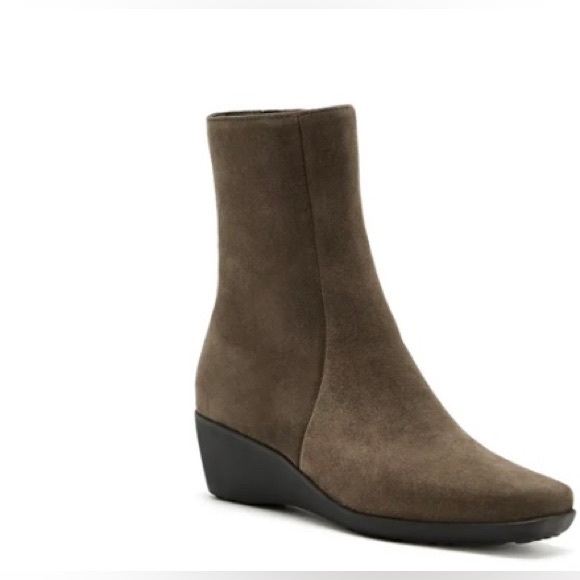 La Canadienne Ella Waterproof Wedge Bootie Women’s Size 6 - Picture 1 of 7
